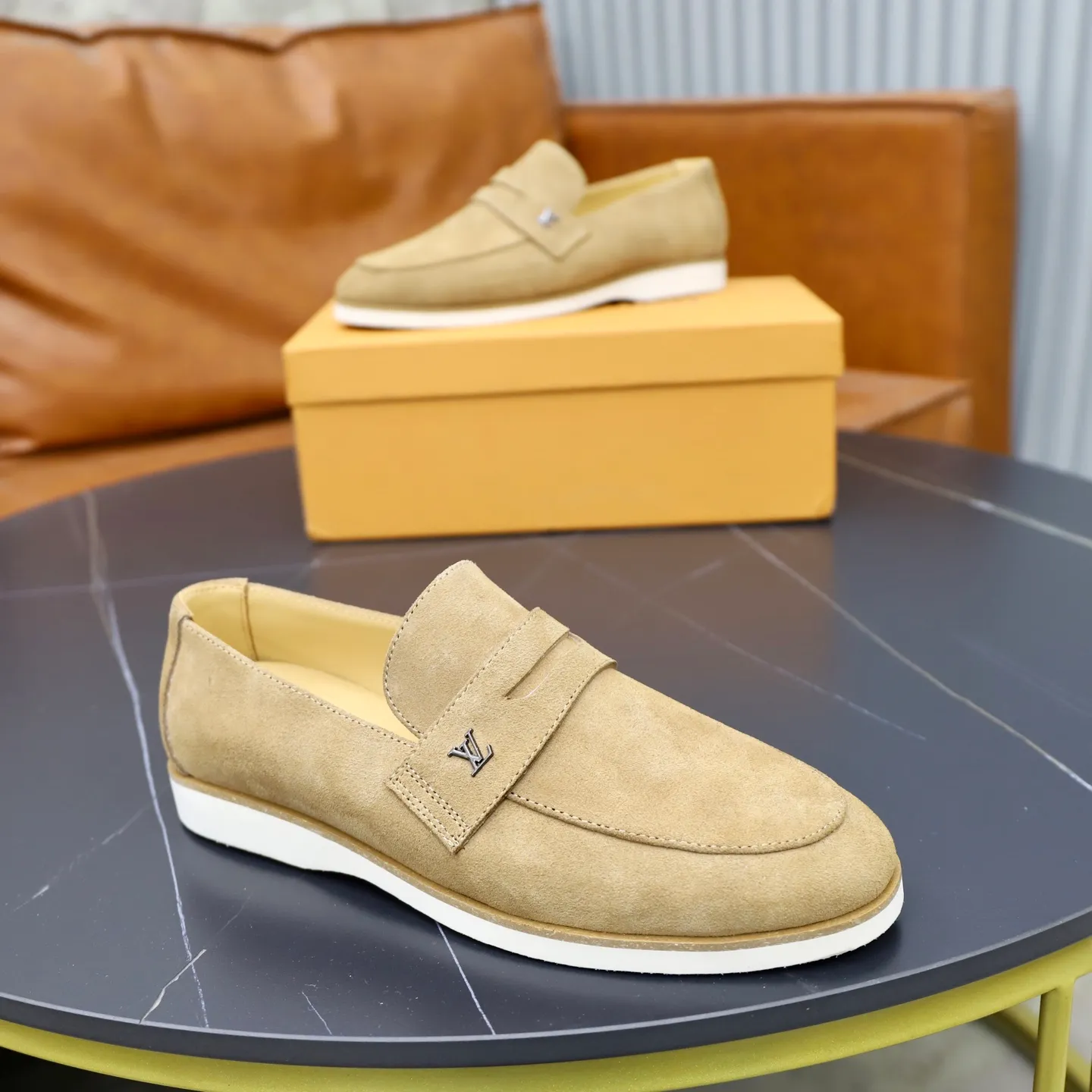 Ex-factory price: 442💰🙅‍♂️🙅‍♂️🙅‍♂️ Brand: LV Louis Vuitton Standard code: 38-44 (45 customized) Grade: Same as the official website Material: Original cow suede material stitching Comfortable and breathable cowhide lining Lightweight wear-resistant foam outsole Style category: Men's fashionable casual shoes Running sports shoes Distinguished luxury brand elements Top luxury color: actual picture color